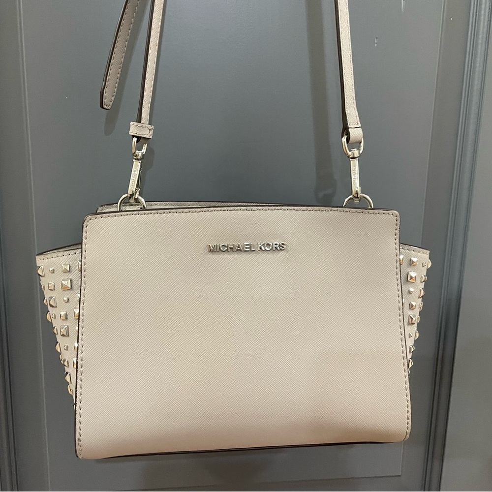 Michael Kors Selma Studded Saffiano
MK Leather Crossbody Hand Bag Gray - Limited